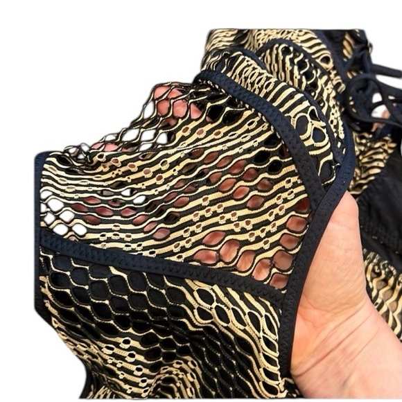 Becca Show & Tell Plunge One Piece - Picture 12 of 15